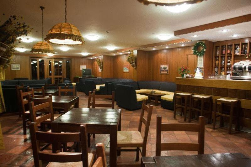 Hotel Ski Club I Cavalieri Rta Сестриере Экстерьер фото